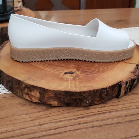 NWOT Melissa 1.5" wedge open toe flat.   Size 9M - Picture 7 of 12